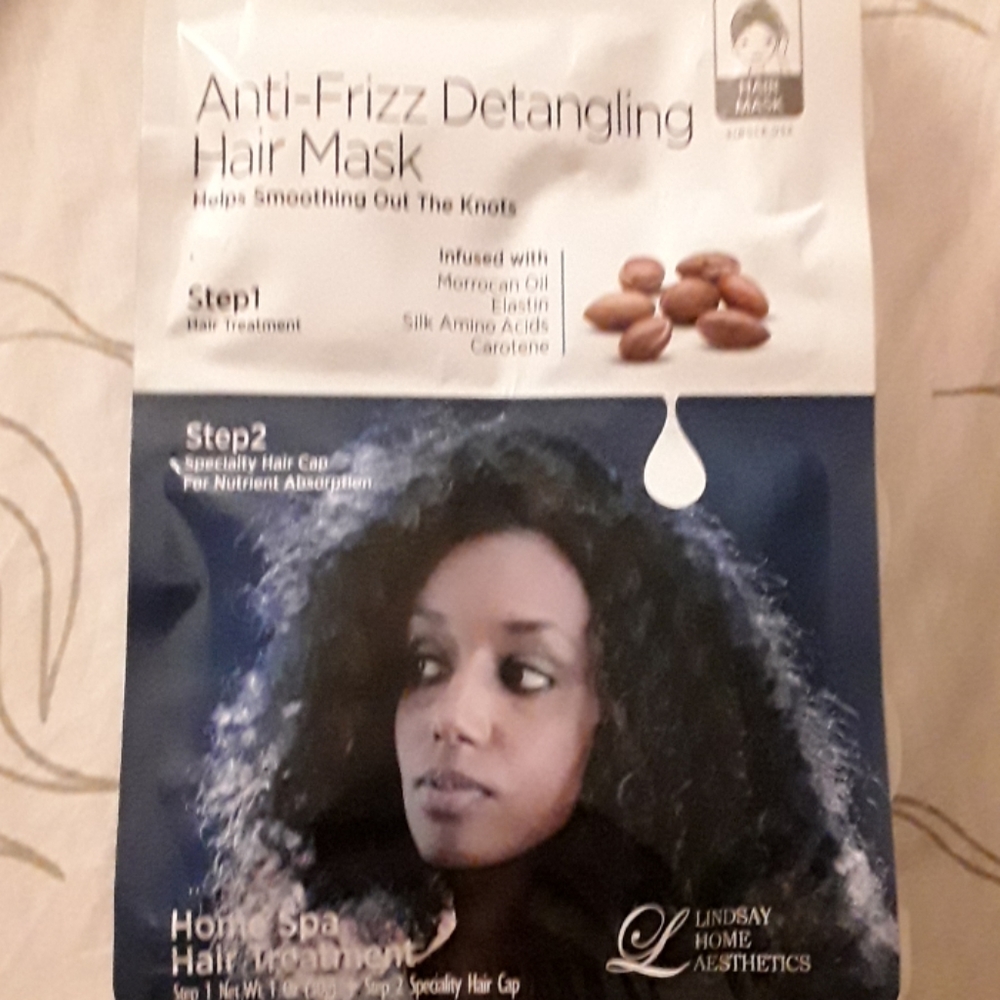 Lindsay Anti-Frizz Detangling hair mask